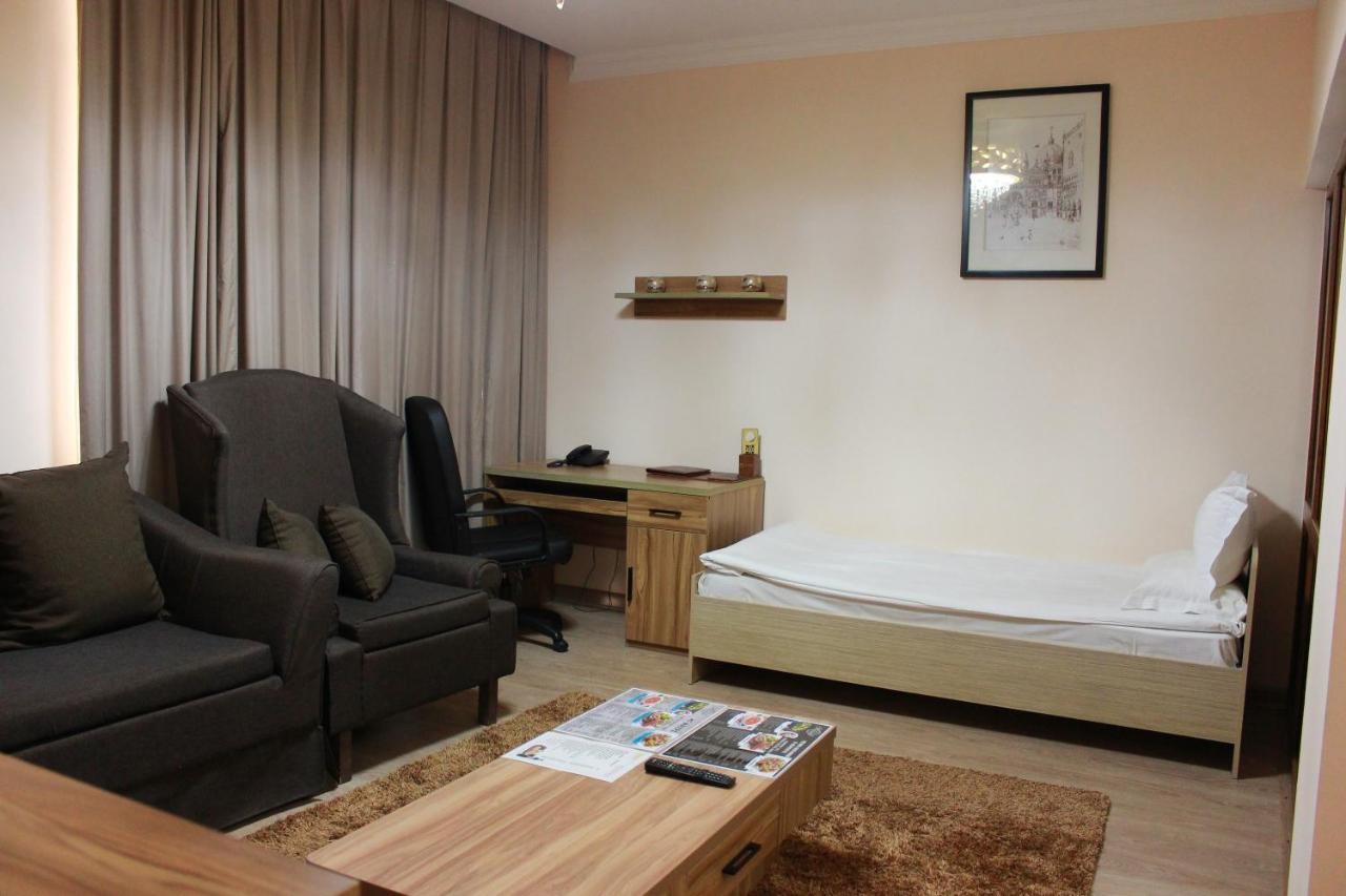 Atb Grand Hotel Atyrau Bagian luar foto
