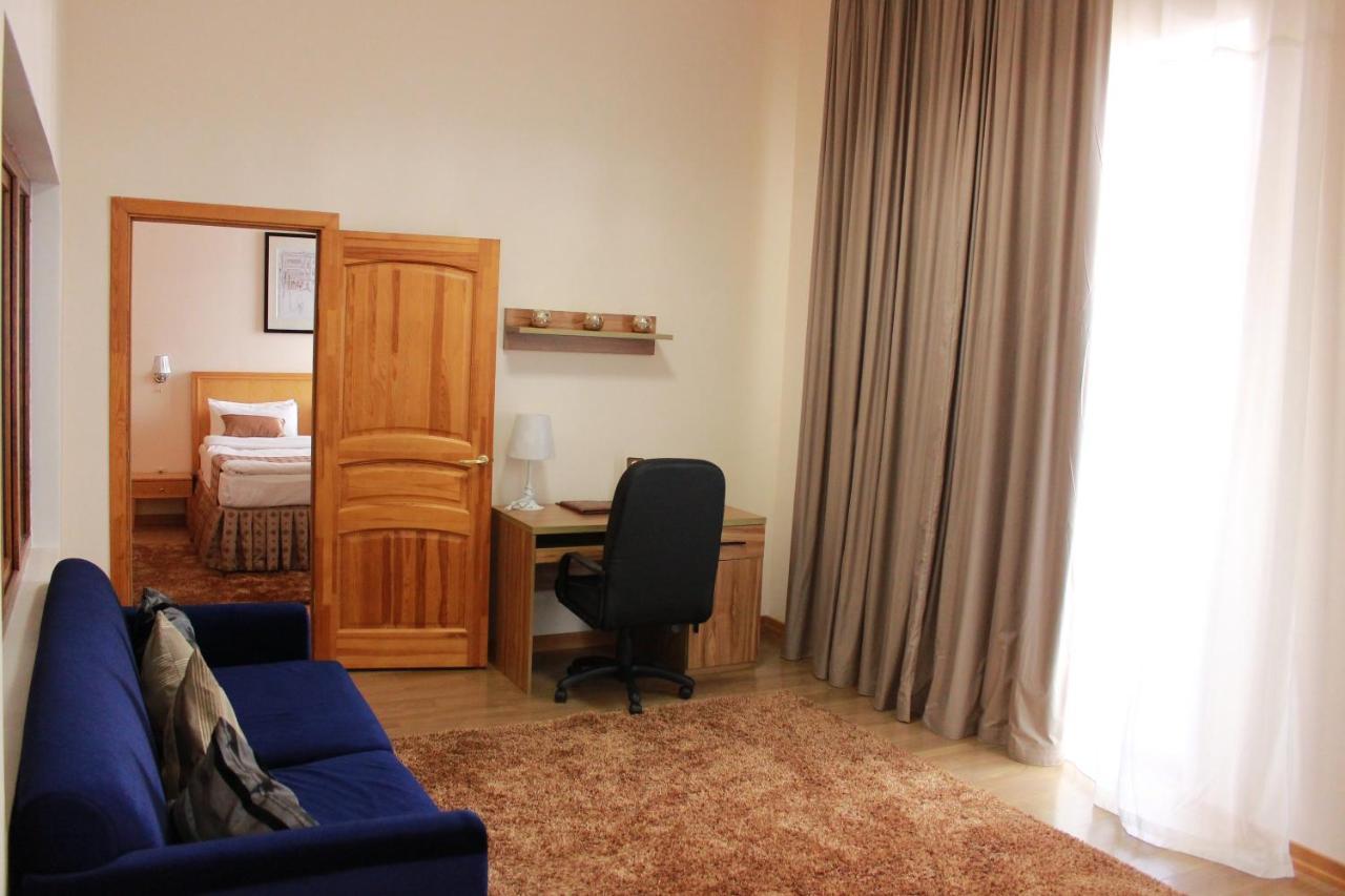 Atb Grand Hotel Atyrau Bagian luar foto